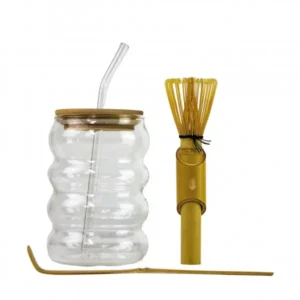 coffret matcha latte avec verre et paille instagramables et fouet en bambou